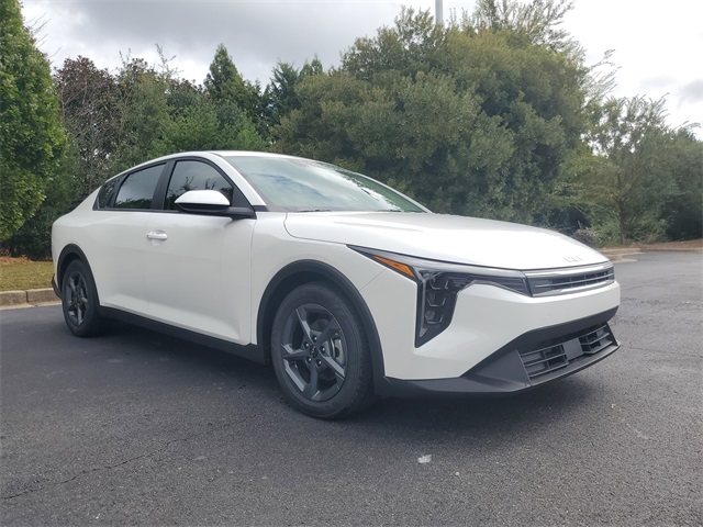 2025 Kia K4 LXS photo 3