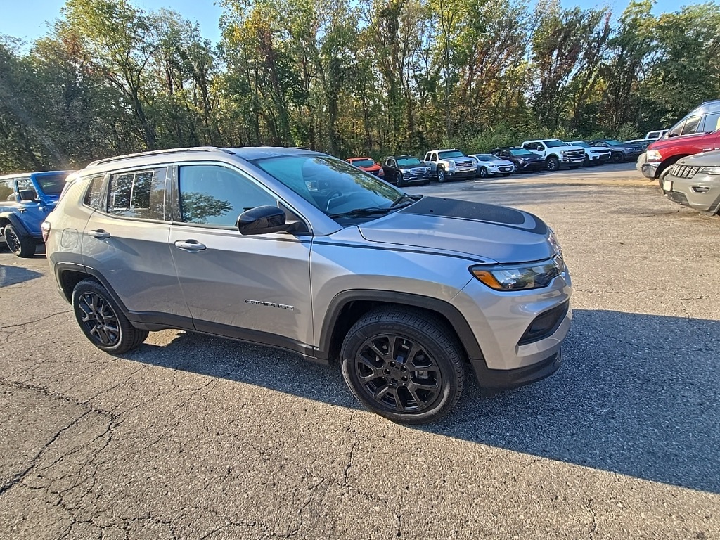 2022 Jeep Compass Latitude Lux photo 10