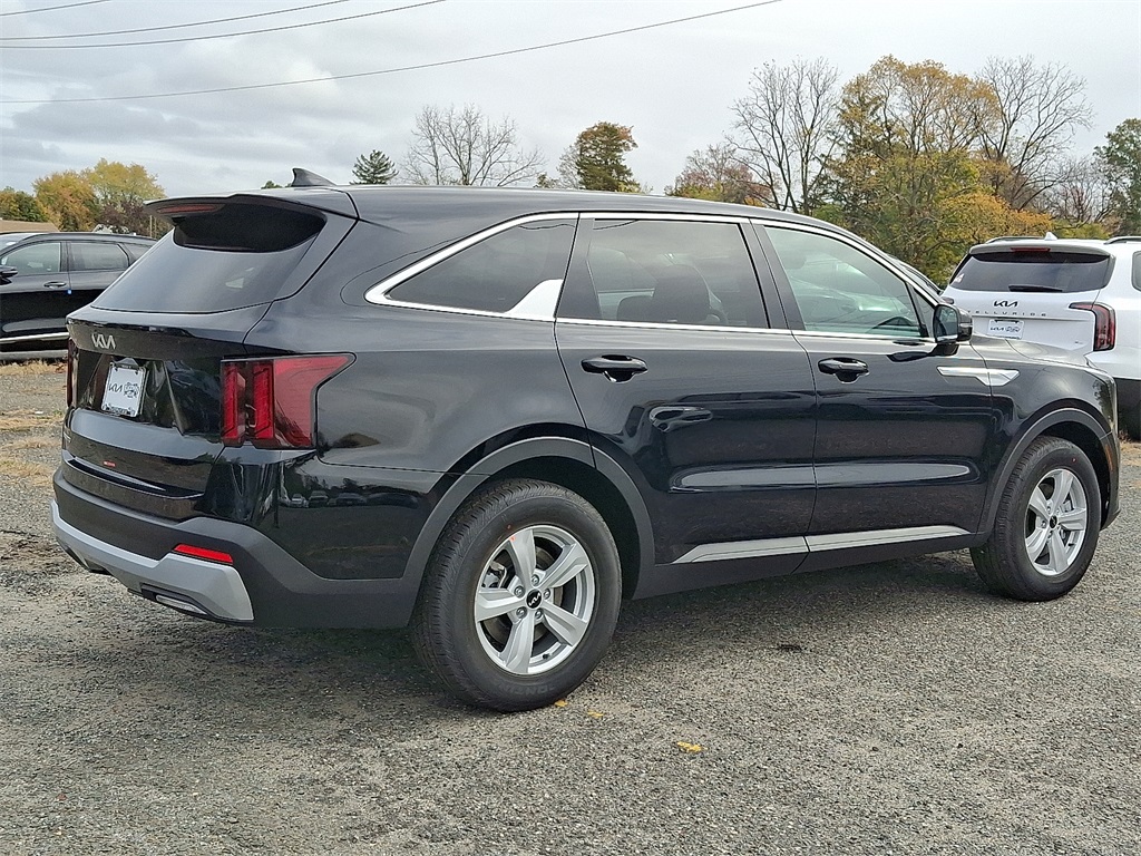 2026 Kia Sorento LX photo 4