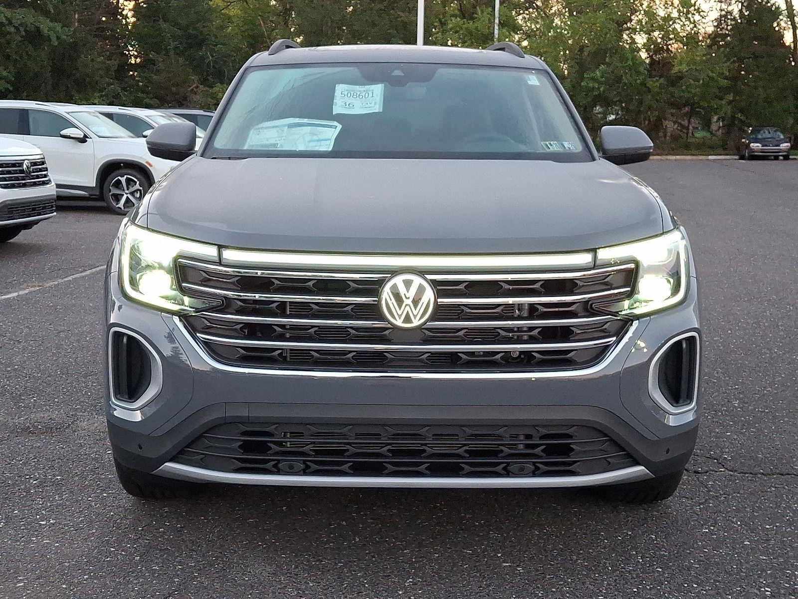 2026 Volkswagen Atlas SE Technology photo 2