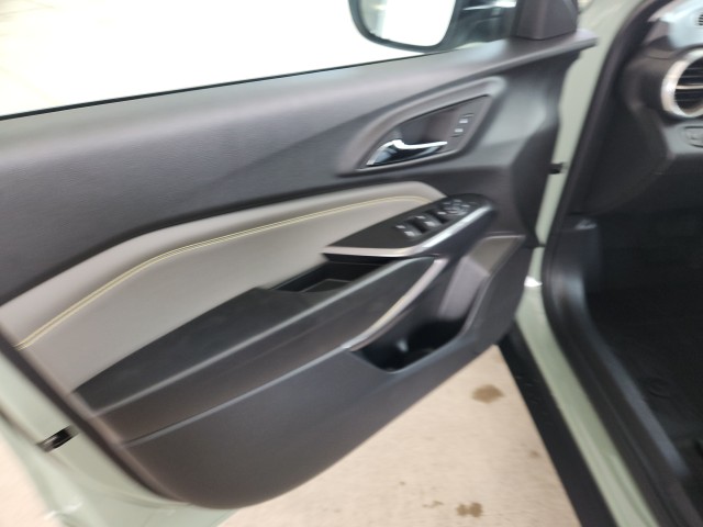 2025 Chevrolet Trax ACTIV photo 14