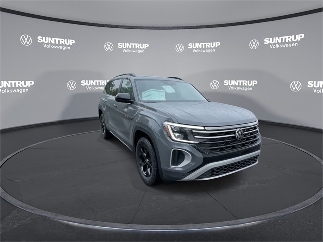2025 Volkswagen Atlas Peak Edition SE photo 3