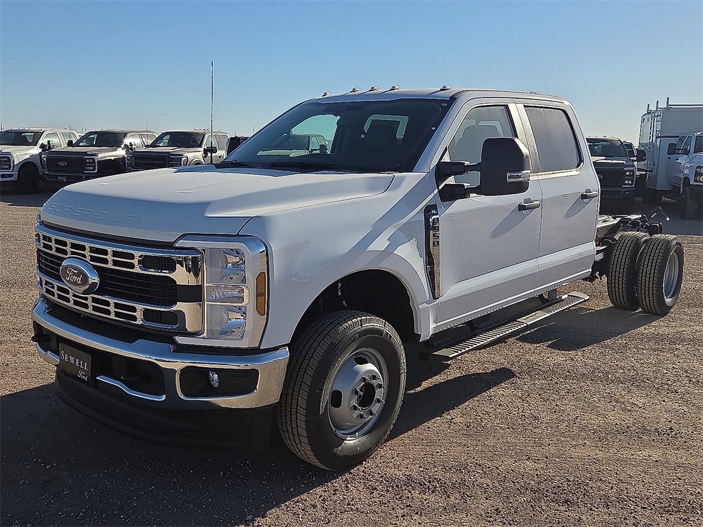 2026 Ford F-350 Super Duty Chassis Cab XL's photo