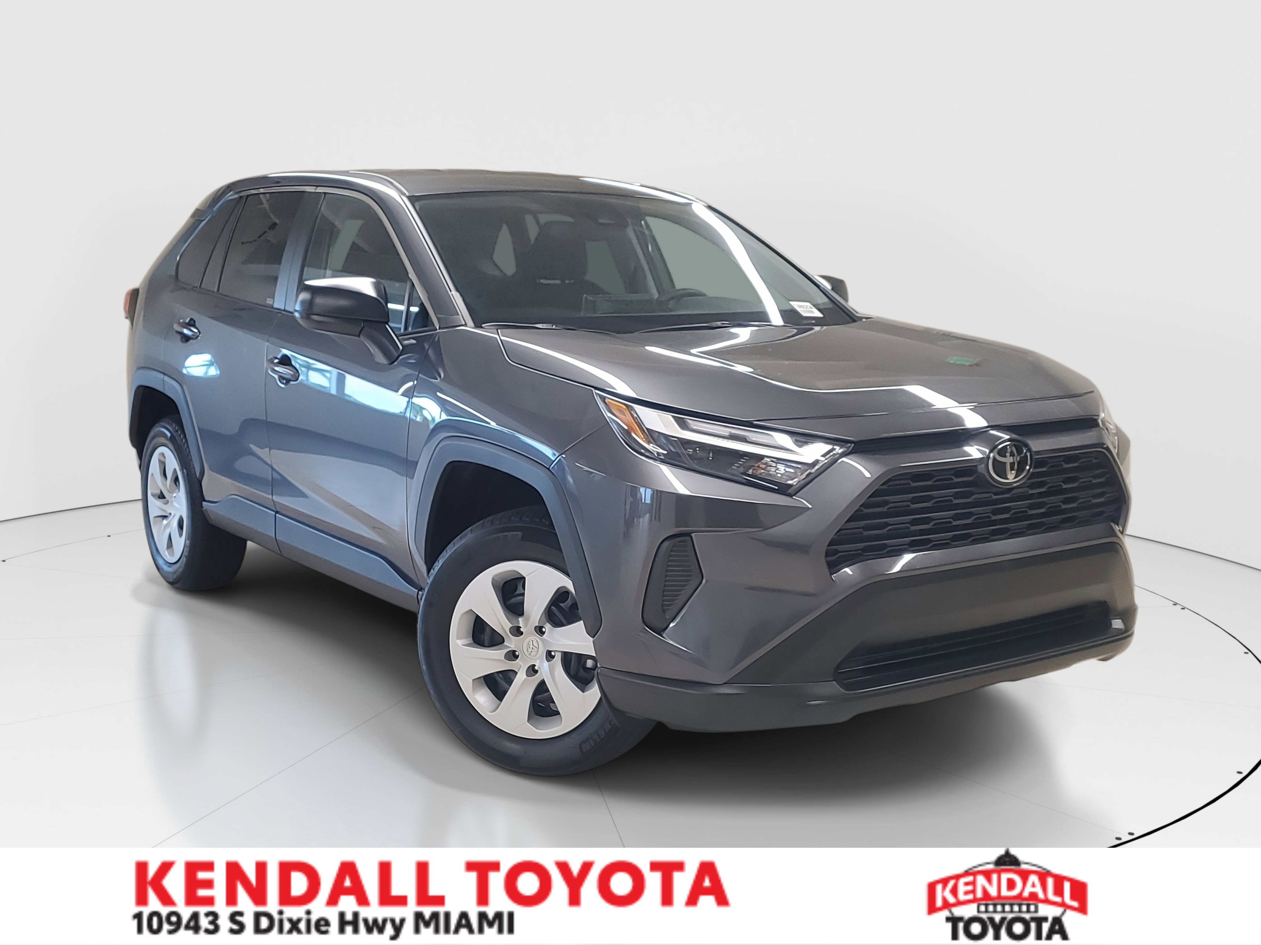 2025 Toyota RAV4 LE's photo