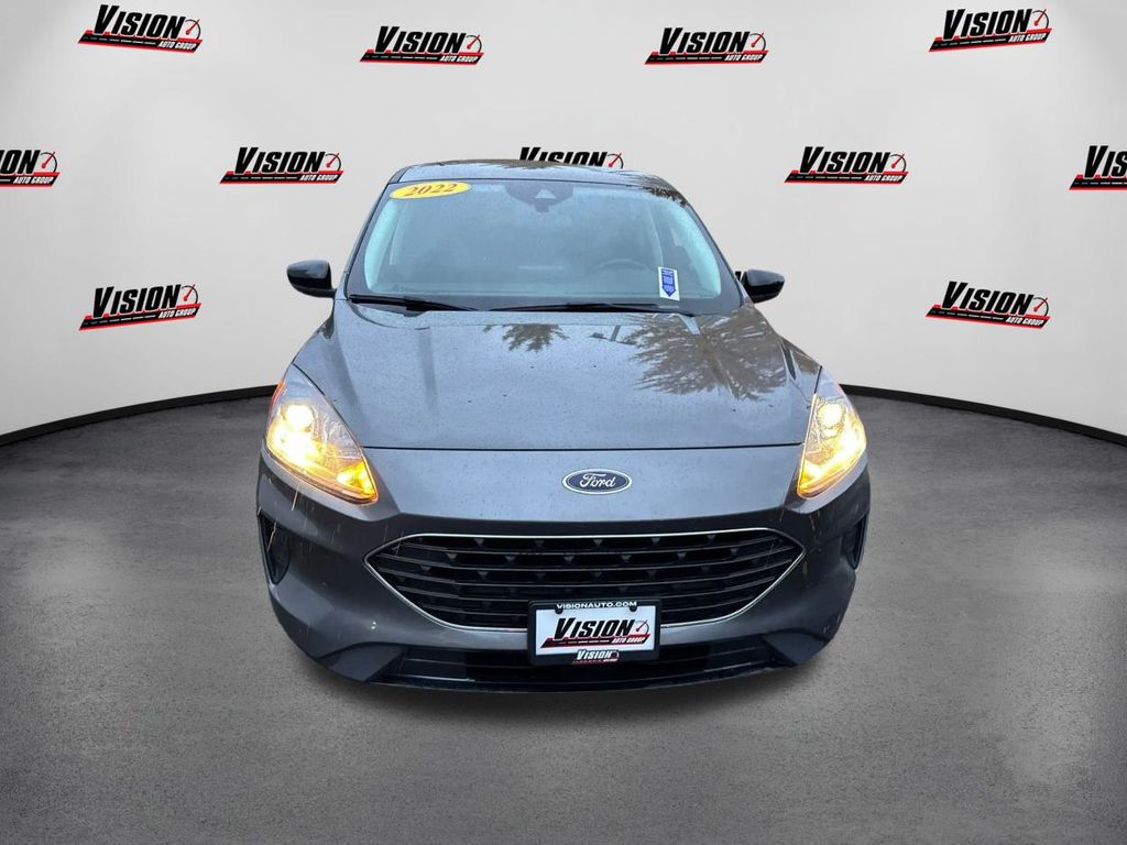 2022 Ford Escape SE Hybrid photo 2