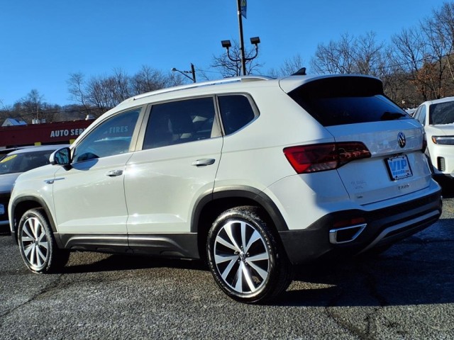 2022 Volkswagen Taos SE photo 4