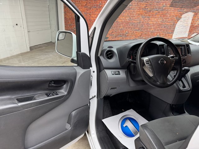 2019 Nissan NV200 SV photo 9
