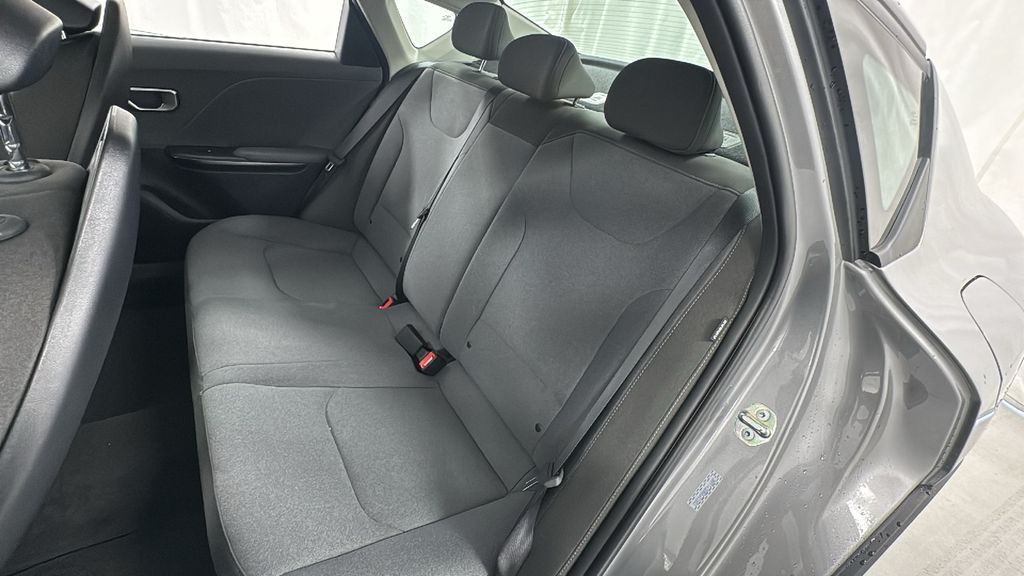 2025 Kia K4 LXS photo 12