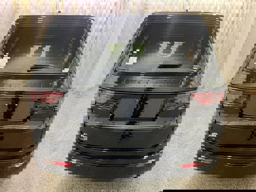 2025 Jeep Wagoneer Series II Overland photo 3