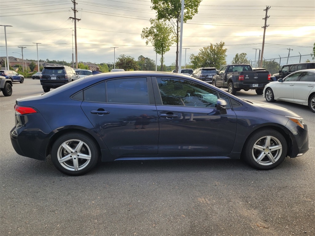 2021 Toyota Corolla LE photo 2