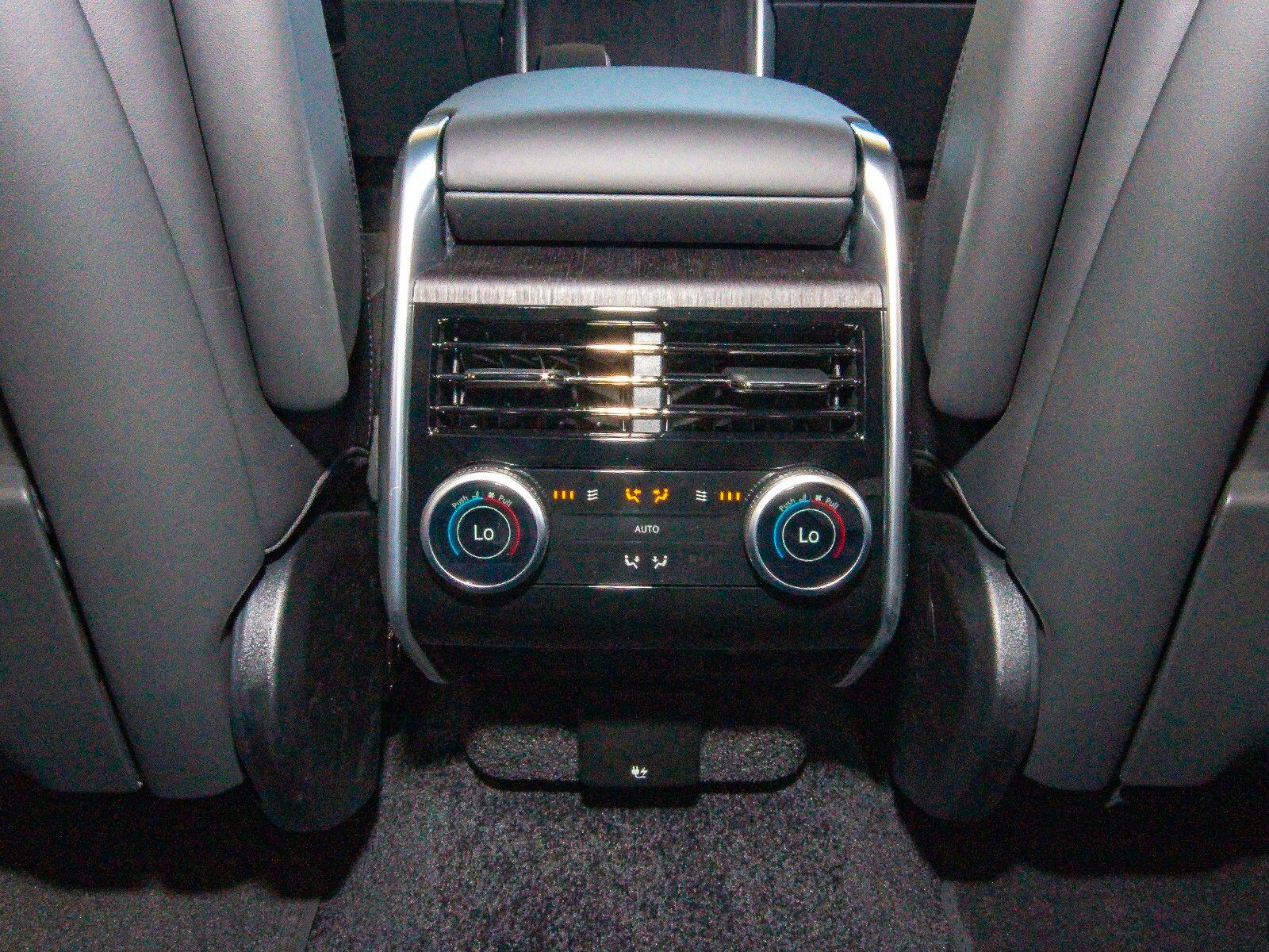 2025 Land Rover Range Rover SE photo 42