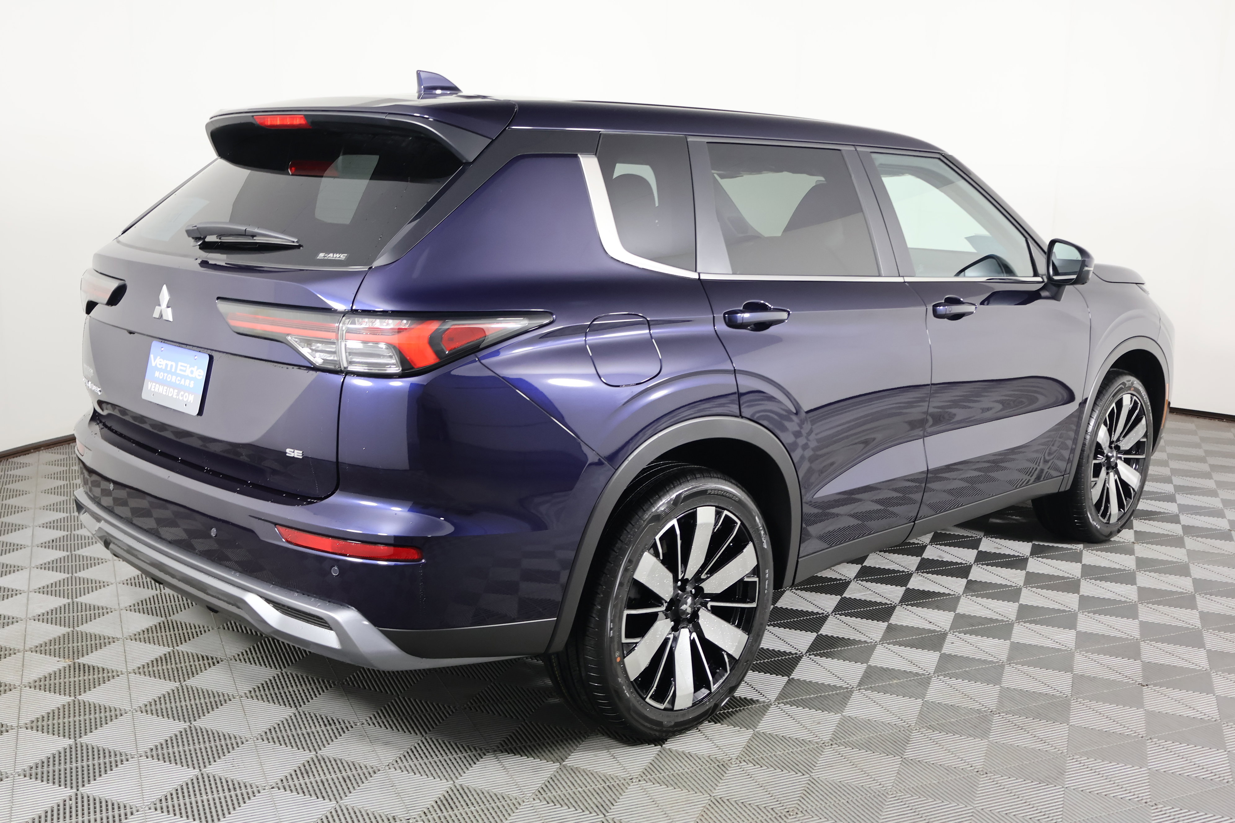 2025 Mitsubishi Outlander SE photo 6