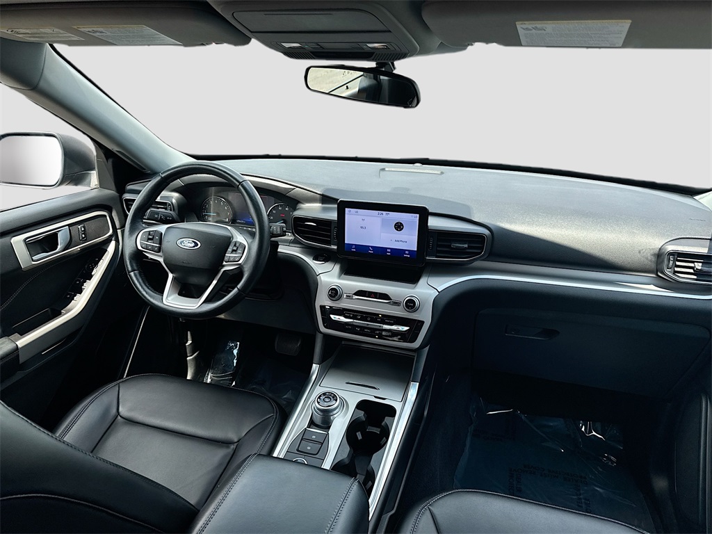 2023 Ford Explorer XLT photo 18