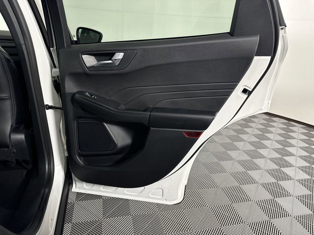 2025 Ford Escape ST-Line photo 17