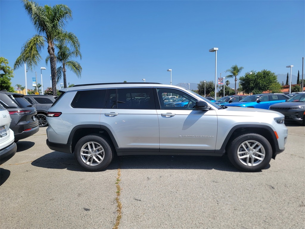 2024 Jeep Grand Cherokee Laredo photo 3