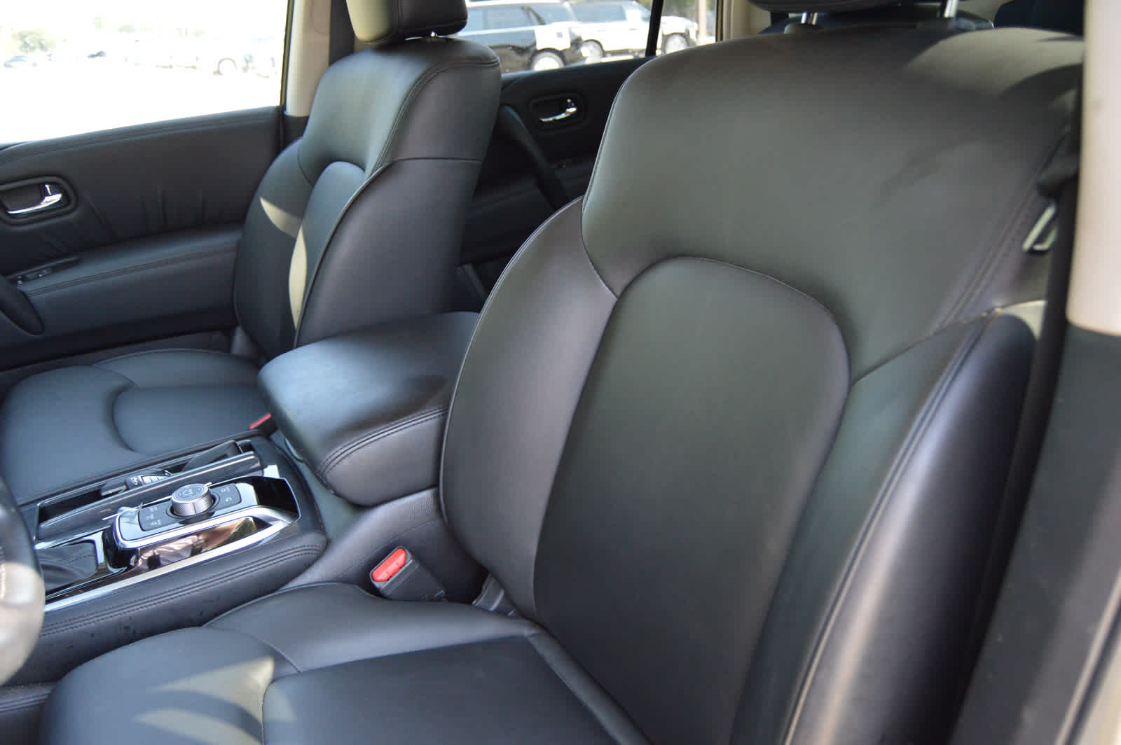 2024 Nissan Armada SV photo 7