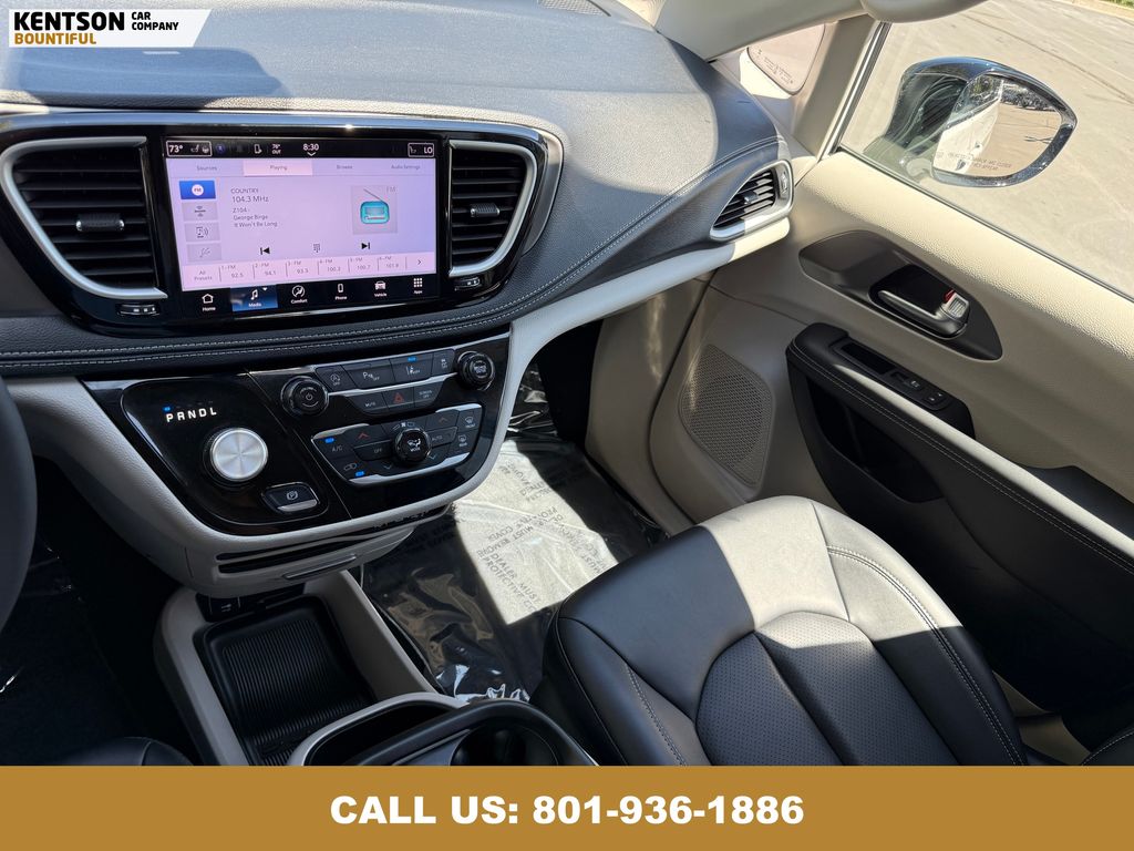 2024 Chrysler Pacifica Touring L photo 22