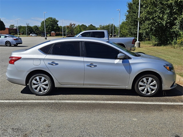 2019 Nissan Sentra S photo 10
