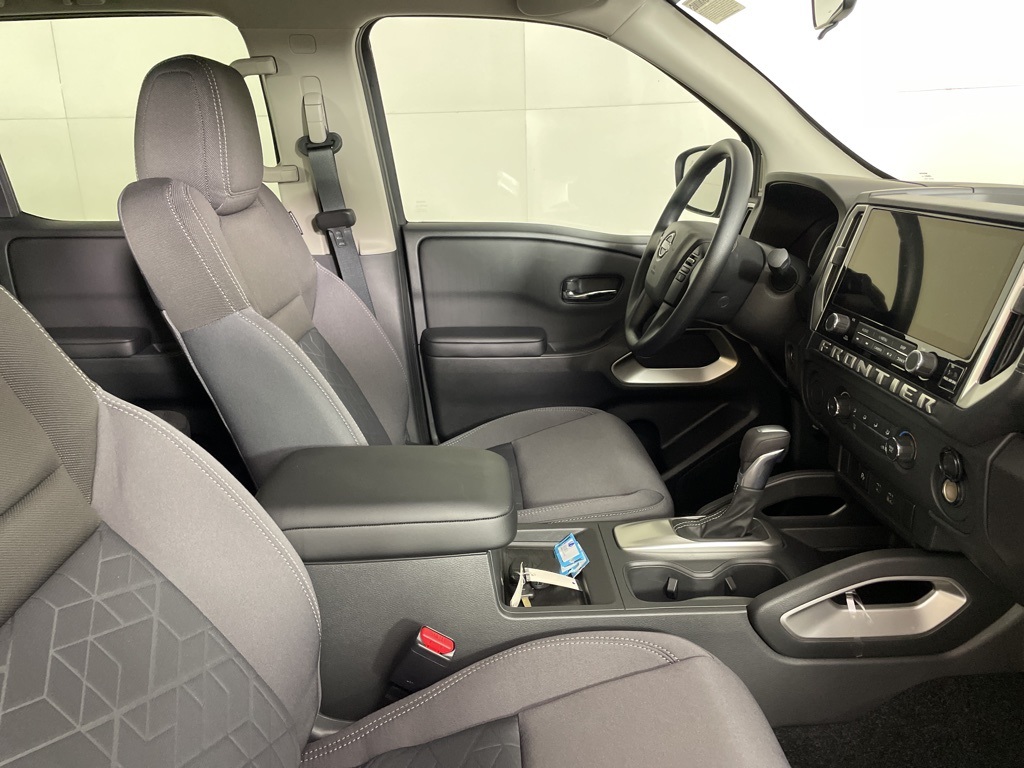 2025 Nissan Frontier Crew Cab SV photo 13