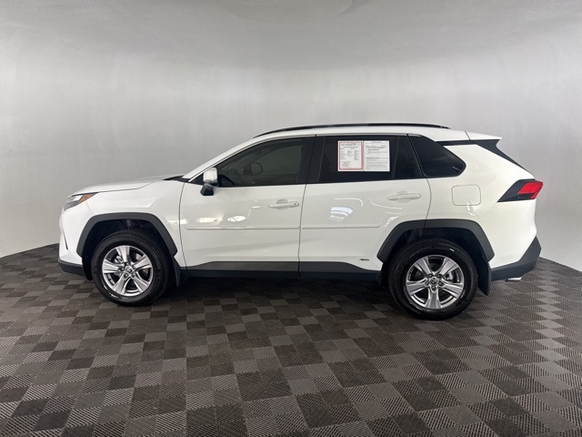 2022 Toyota RAV4 Hybrid XLE photo 5