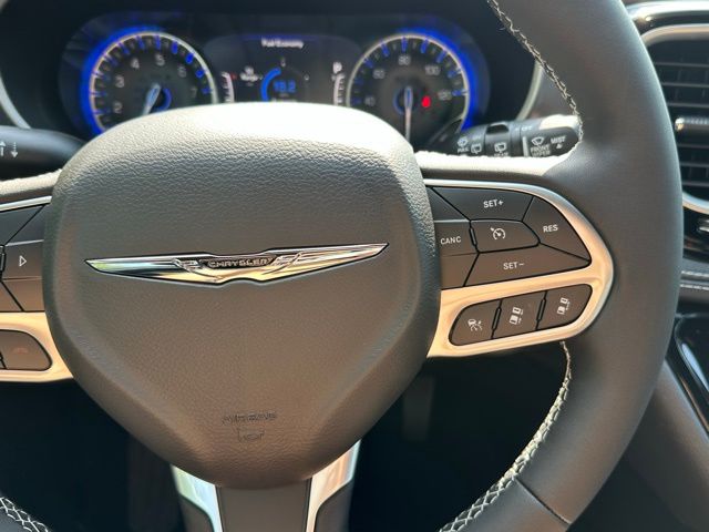 2025 Chrysler Pacifica photo 21