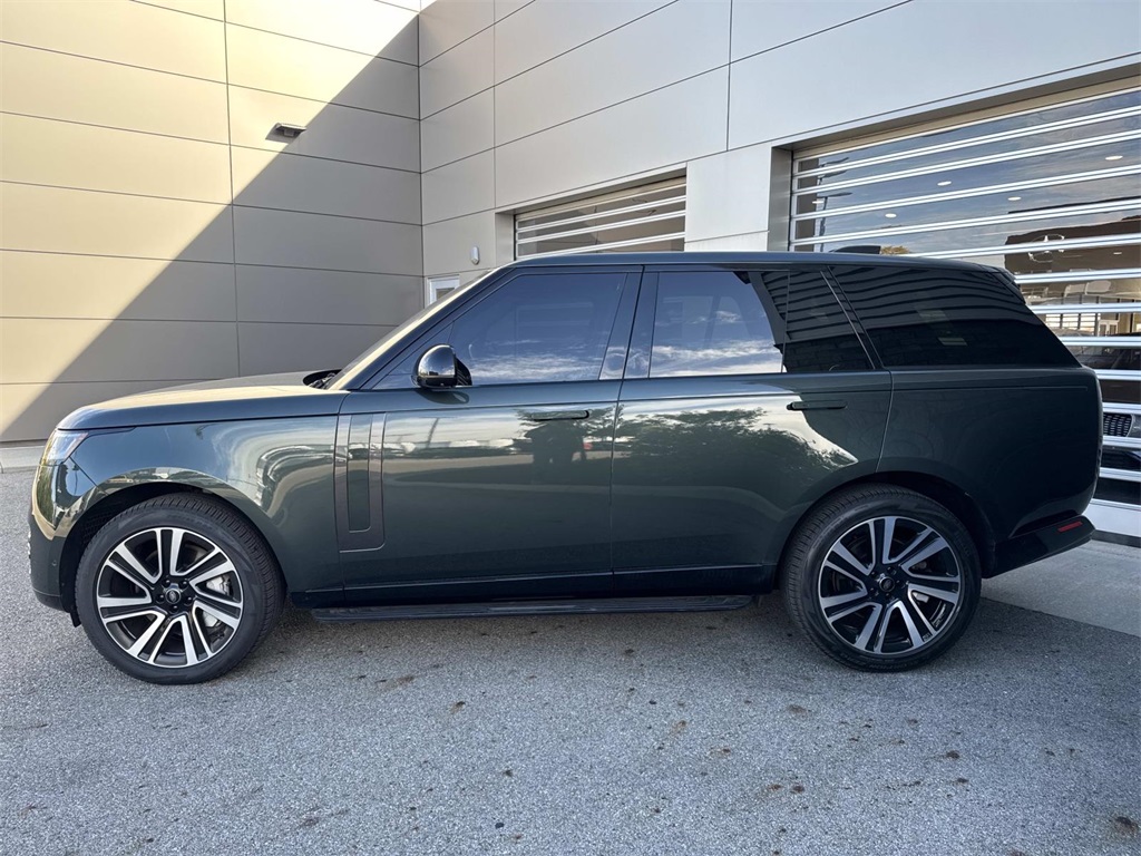 2023 Land Rover Range Rover SE photo 4