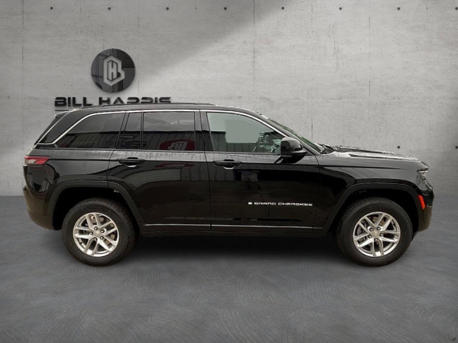 2025 Jeep Grand Cherokee Laredo photo 4