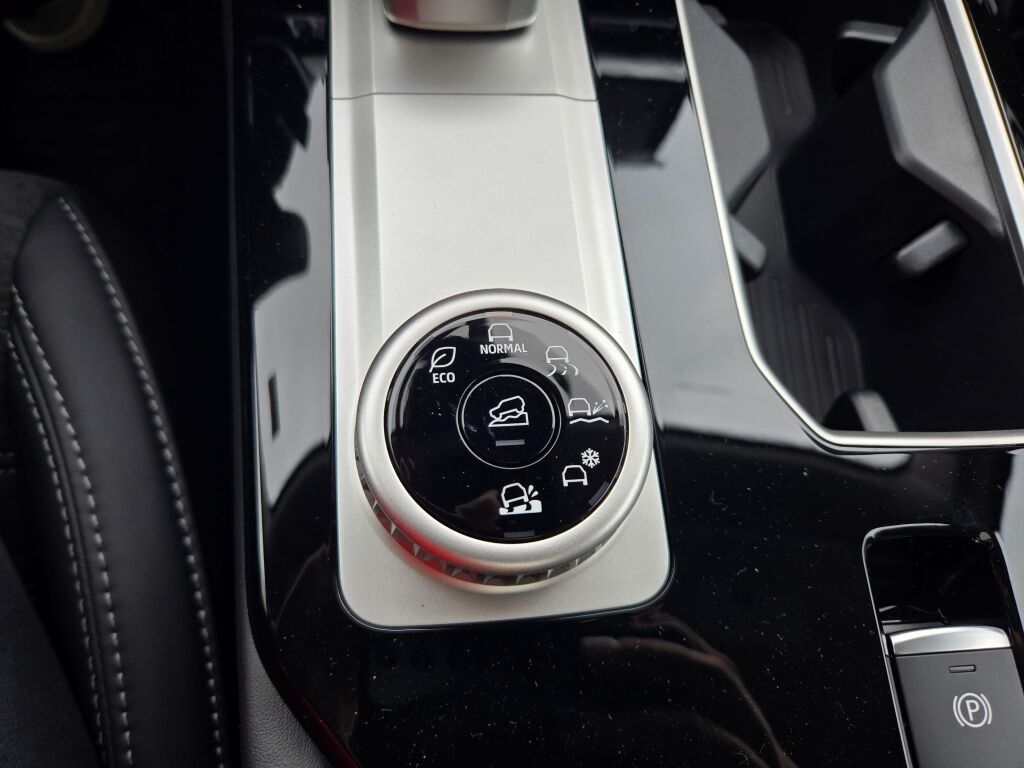 2025 Mitsubishi Outlander SE photo 20