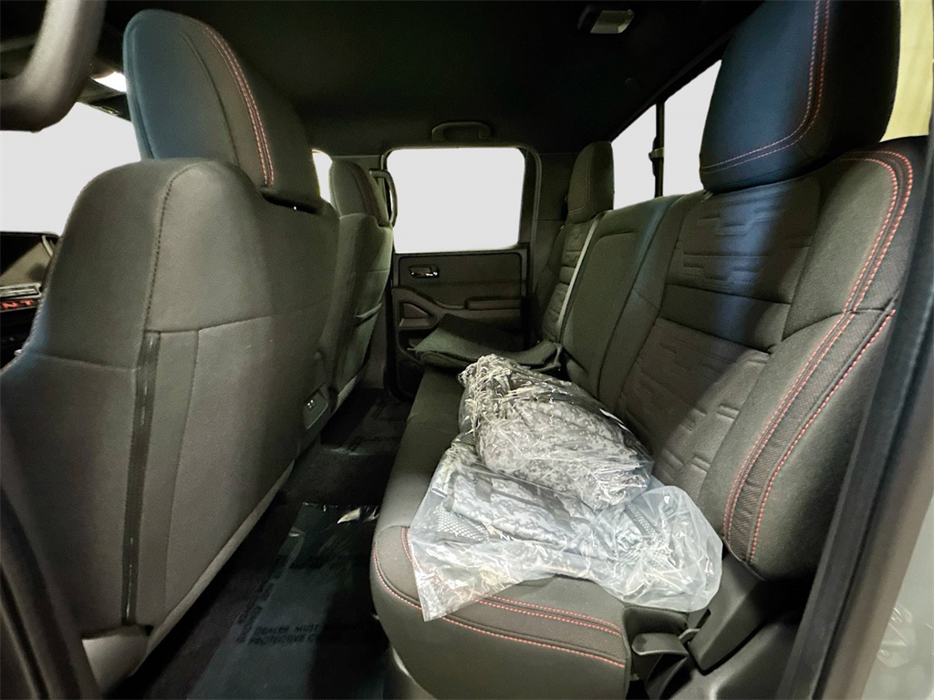 2025 Nissan Frontier PRO-4X photo 10