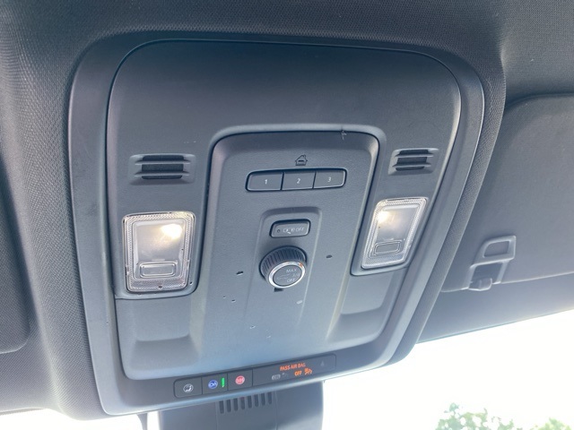 2023 Chevrolet Suburban LT photo 28