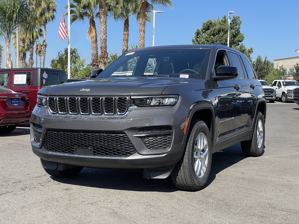 2025 Jeep Grand Cherokee Laredo X photo 2