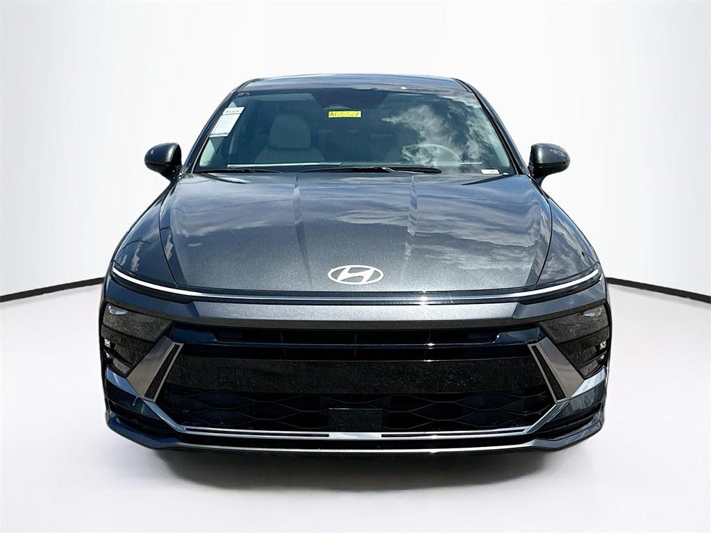 2025 Hyundai Sonata Hybrid SEL photo 2