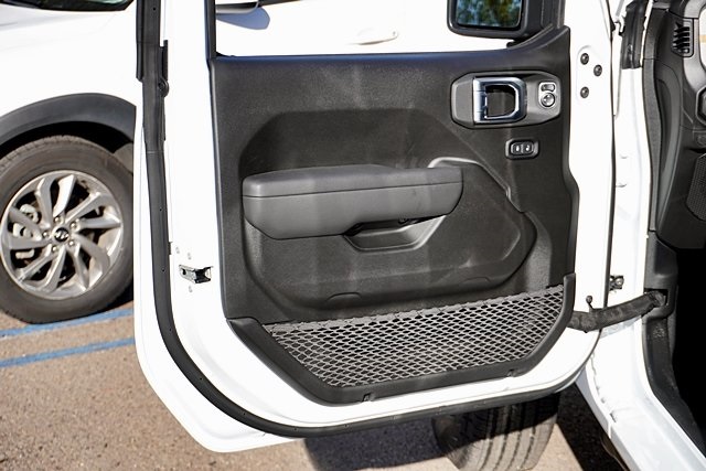 New 2026 Bright White Clear-Coat Exterior Paint Jeep Sport S image 27