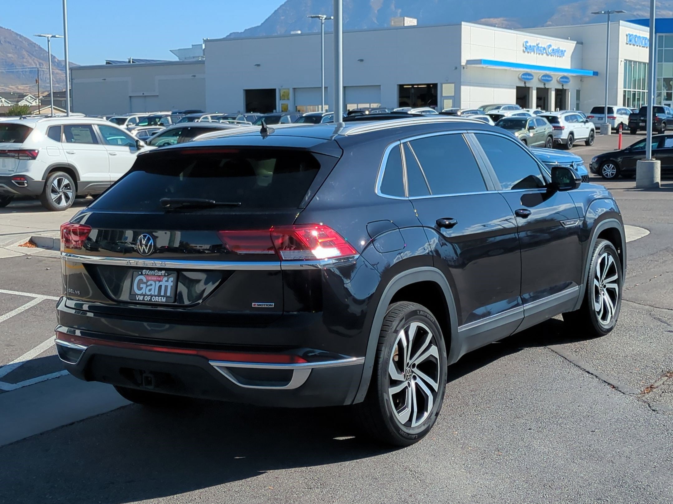 2022 Volkswagen Atlas Cross Sport V6 SEL photo 3