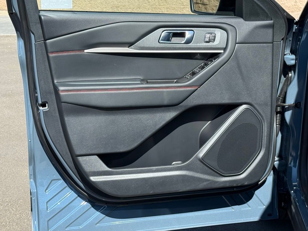 2025 Ford Explorer ST-Line photo 14