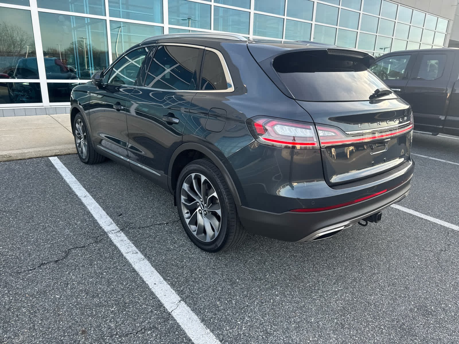 2022 Lincoln Nautilus Reserve photo 2