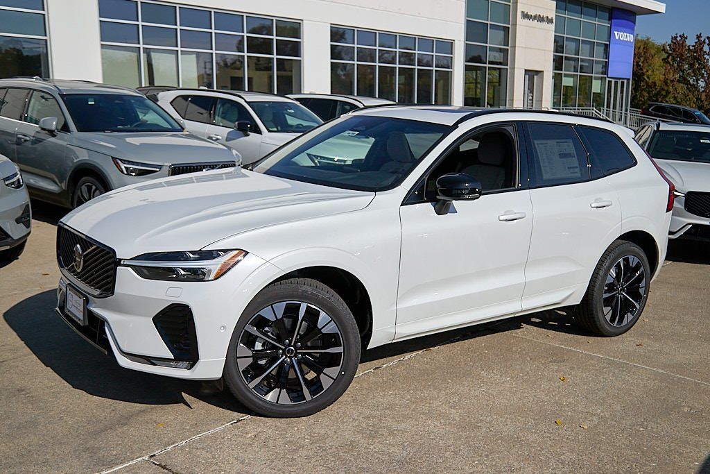 2026 VOLVO XC60 - Image 2
