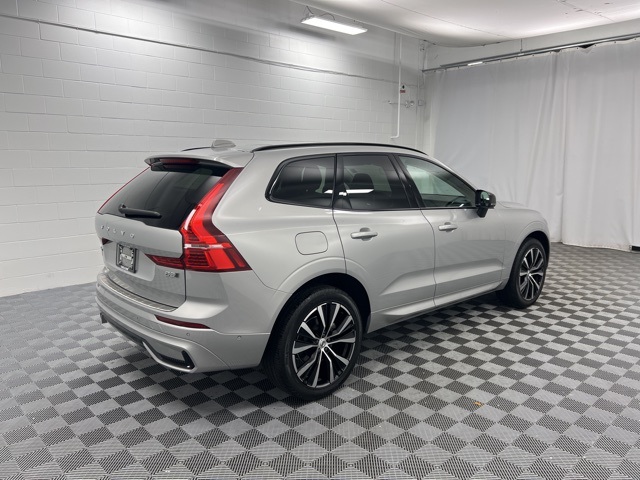2023 Volvo XC60 B5 Plus photo 6