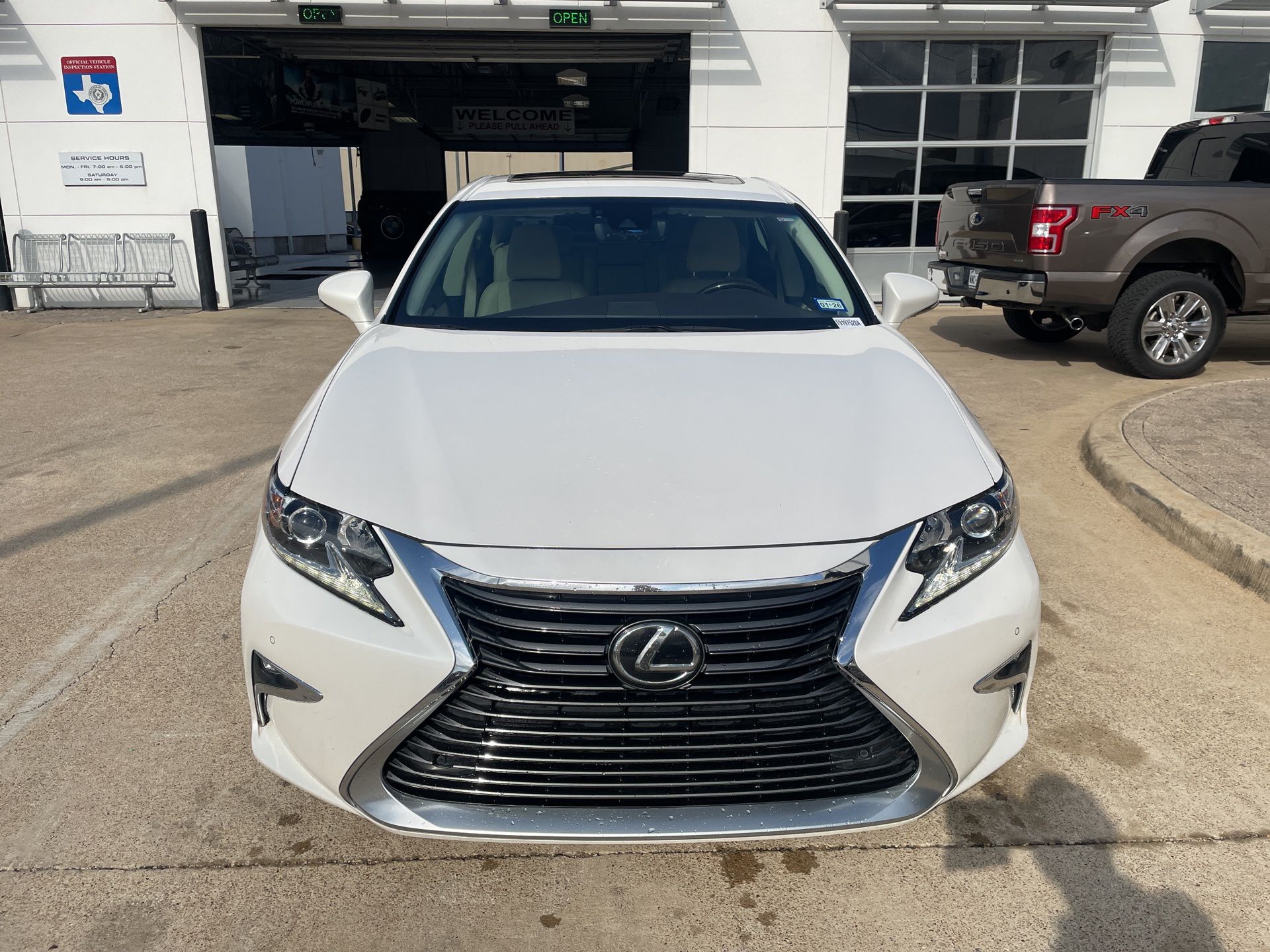 2017 Lexus ES 350 photo 2