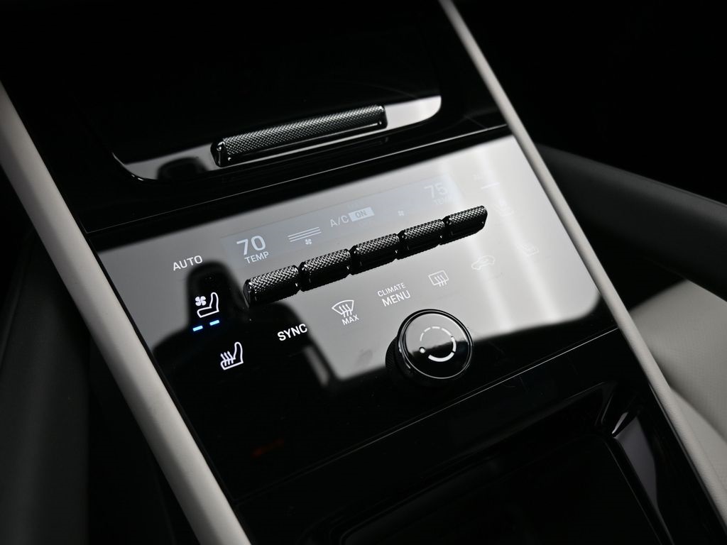 2026 Porsche Cayenne E-Hybrid Coupe photo 21