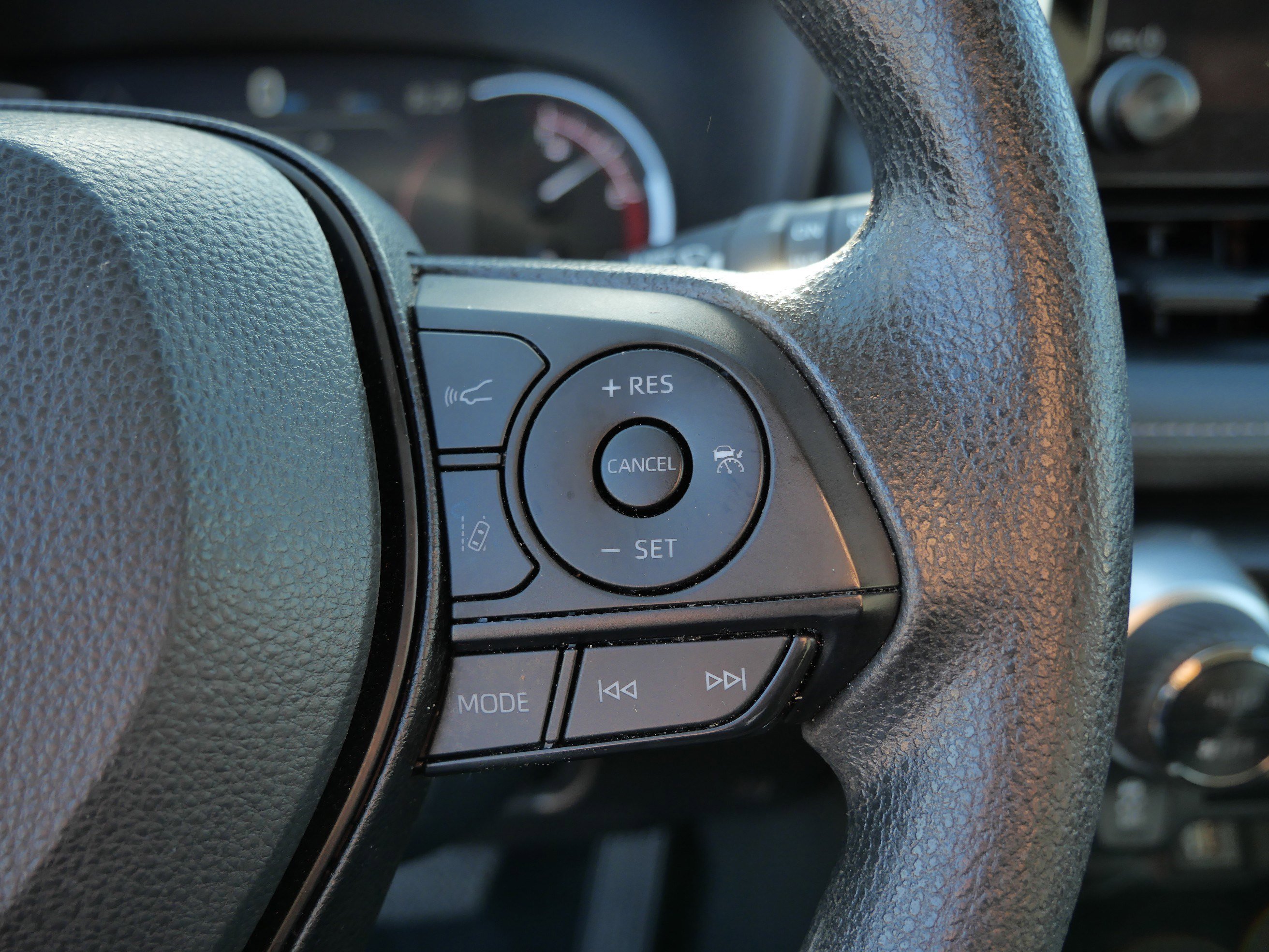 2023 Toyota RAV4 XLE photo 27