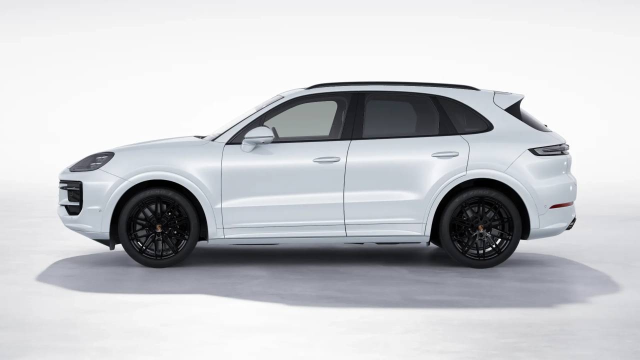 2026 Porsche Cayenne GTS photo 2