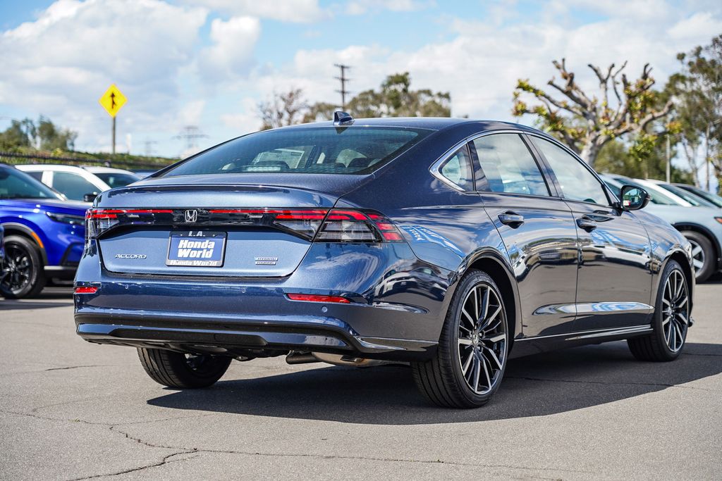 2025 Honda Accord Hybrid Touring photo 4