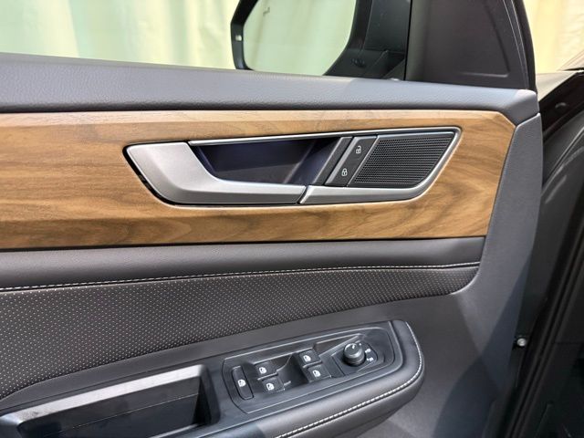 2025 Volkswagen Atlas SE photo 11