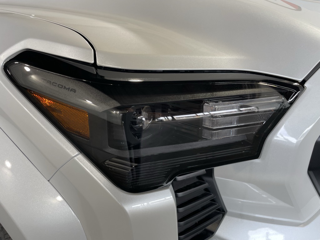 2025 Toyota Tacoma SR5 photo 7