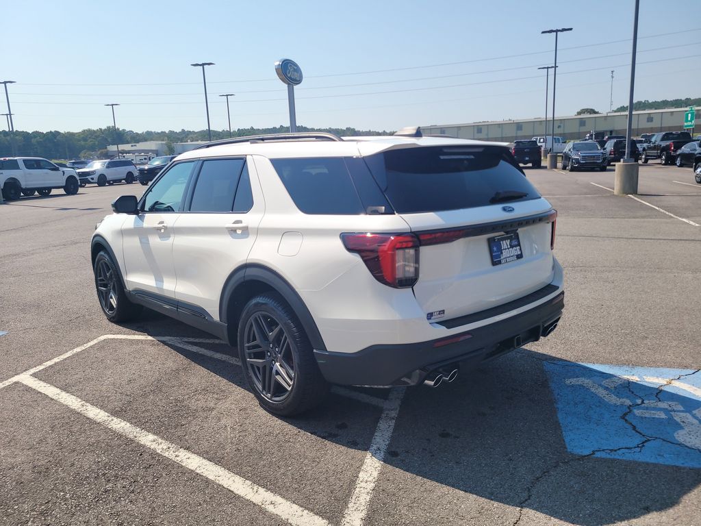 2025 Ford Explorer ST photo 4