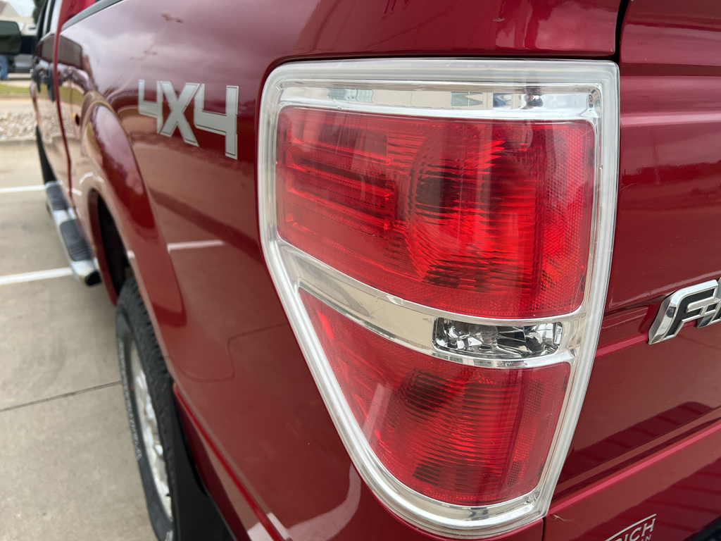 2010 Ford F-150 XLT photo 13
