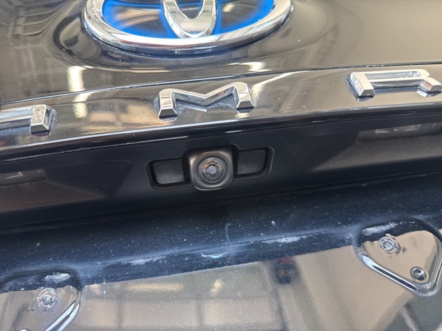 2021 Toyota Camry Hybrid LE photo 4