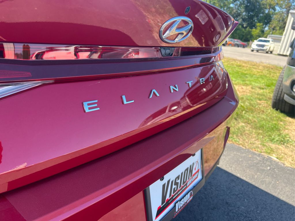 2023 Hyundai Elantra SEL photo 13