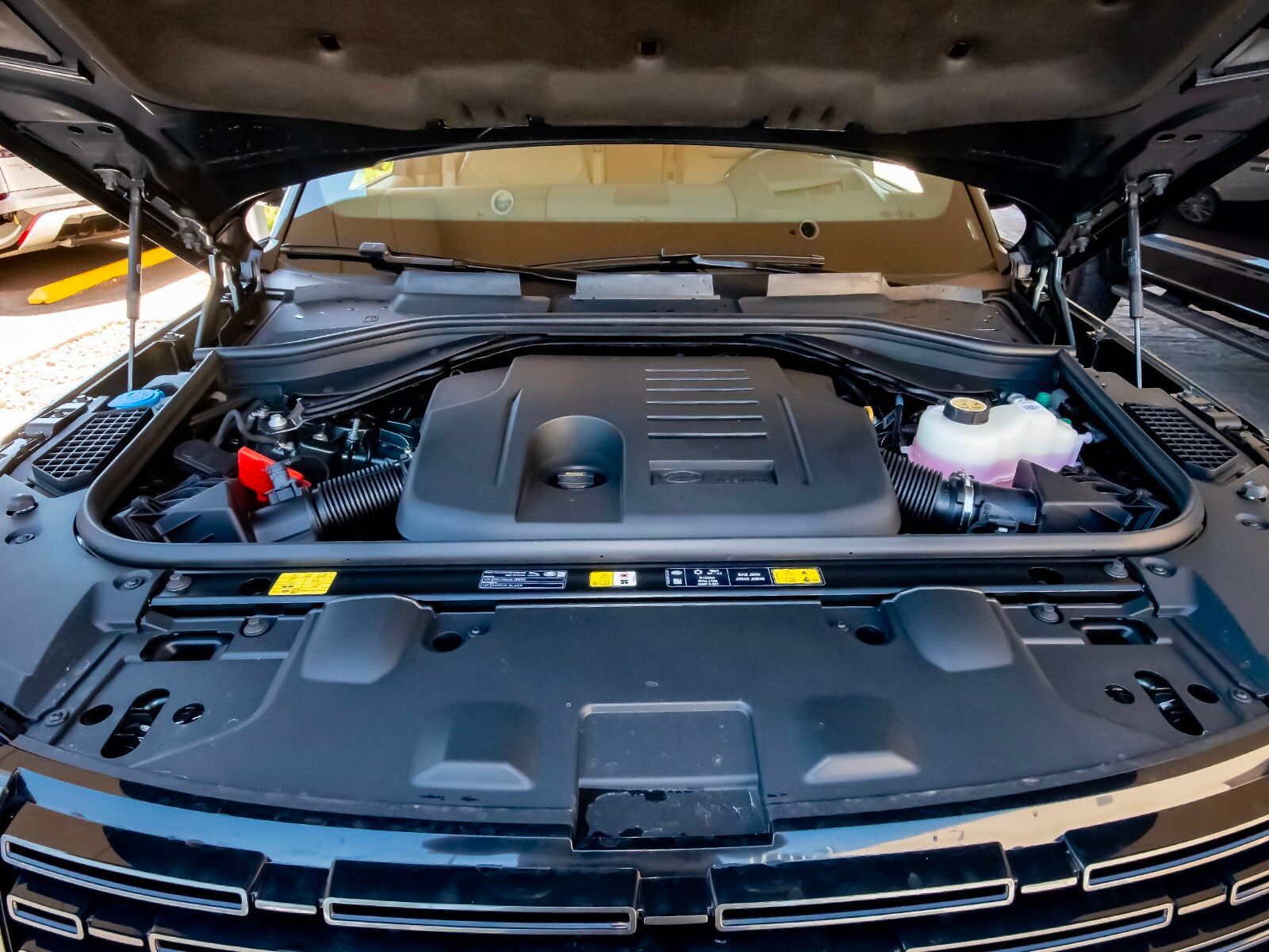 2025 Land Rover Range Rover SE photo 47